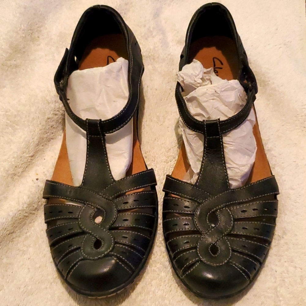Women's Clark's Leather T-Strap sandals 10W or bundle a with anoter 2/$25 item.